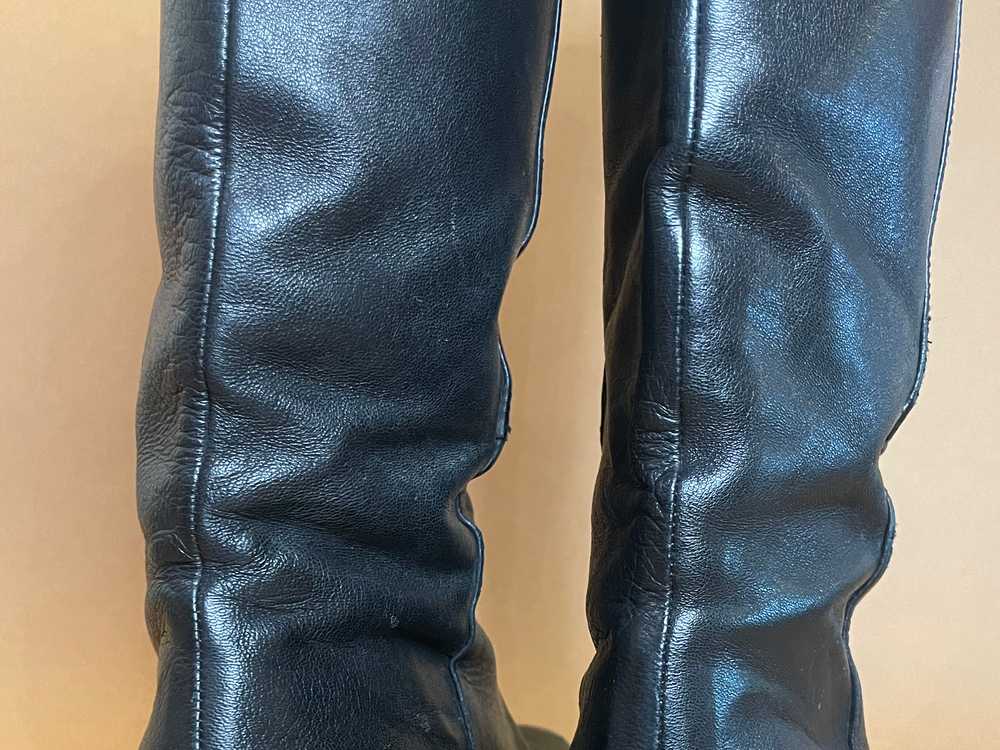 Les artisans cordonniers TILLI réparent les talons de vos bottes