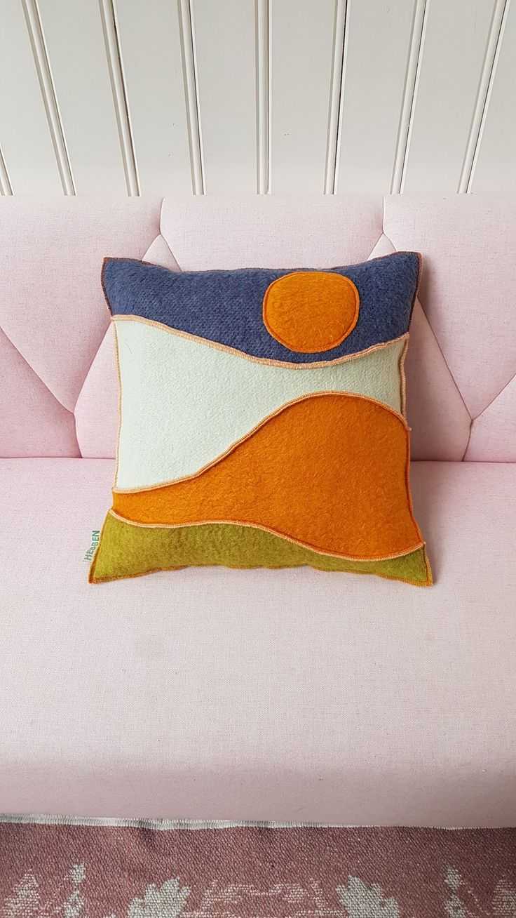 Les artisans TILLI créent votre housse de coussin en patchwork