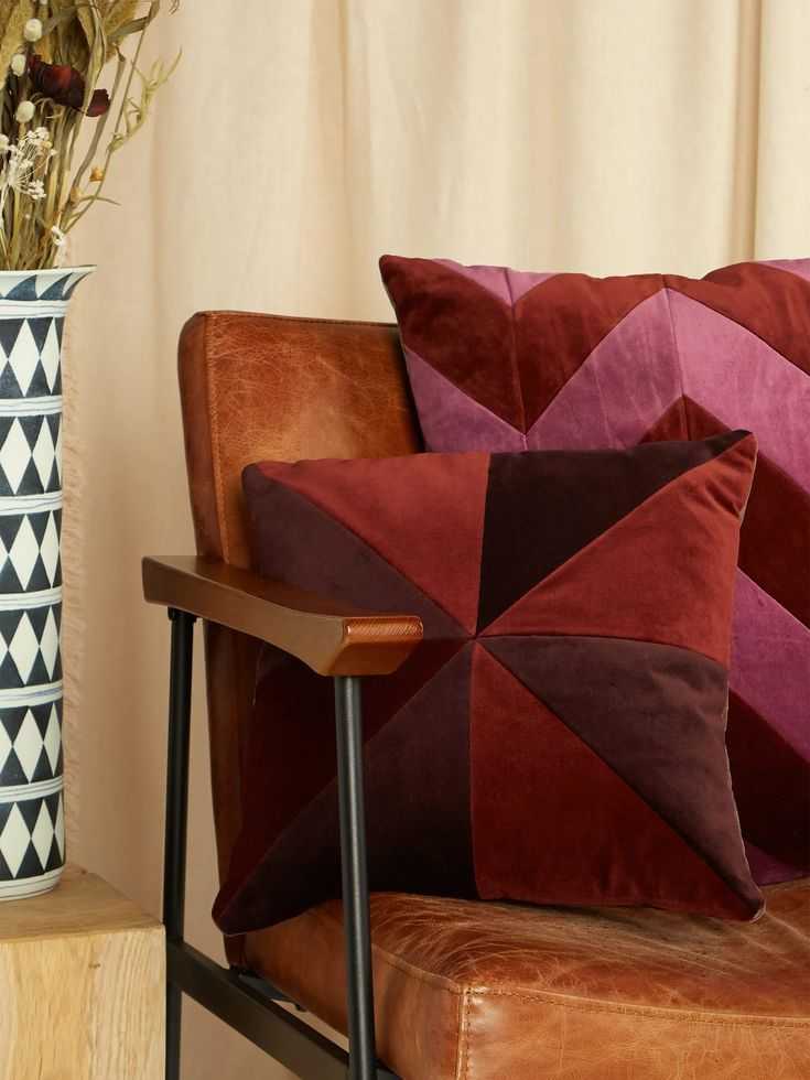 Les artisans TILLI créent votre housse de coussin en patchwork